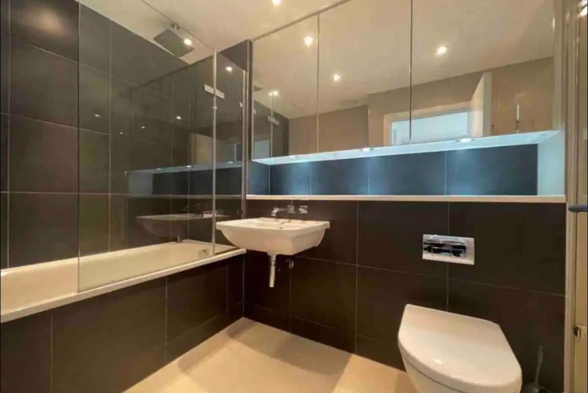 Modern Room In Apartment With Private Bathroom Croydon Eksteriør bilde